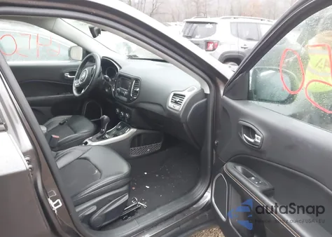 2018 Jeep Compass Latitude 4X4 z USA, uszkodzony, nr VIN 3C4NJDBB0JT398341